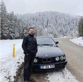 Bacadaki yangına müdahale etmek isterken apartman boşluğuna düşüp öldü