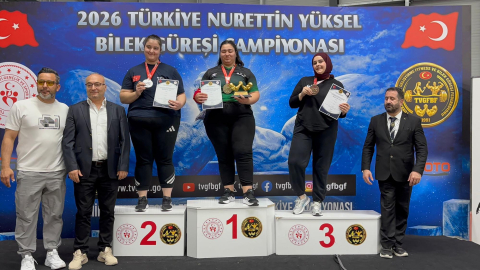 Muşlu Funda Maral, bilek güreşinde Türkiye üçüncüsü oldu