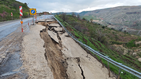 Siirt’te heyelan nedeniyle kara yolunda çökme meydana geldi