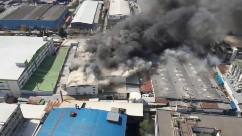Ümraniye'de iş yerinde yangın-4 / Havadan görüntüyle
