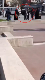 'Yolda yürüyen kadının fotoğrafını çekti' iddiası; çevredekiler tarafından darbedildi