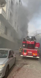 Esenyurt'ta fırında yangın çıktı; yoldan geçen belediye sulama tankeriyle müdahale edildi