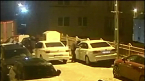 Lüks otomobillerden 'Hayalet ekran' çalan 2 şüpheli yakalandı