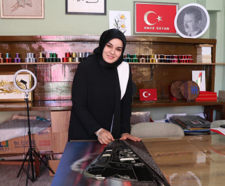 Evinin balkonunda başladığı filografi sanatını açtığı atölyesinde sürdürecek