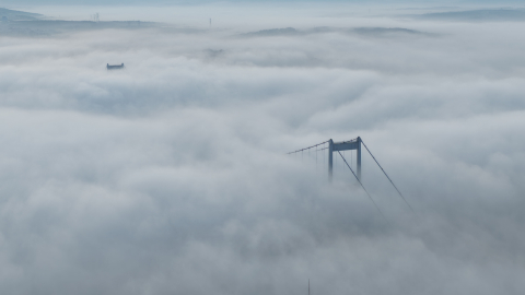 İstanbul'da etkili olan sis havadan görüntülendi