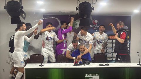 Erzurumspor FK basın toplantısında şampiyonluk sevinci