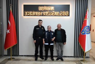 Down sendromlu Uğur'a polis yeleği giydirilip pastalı doğum günü sürprizi yapıldı