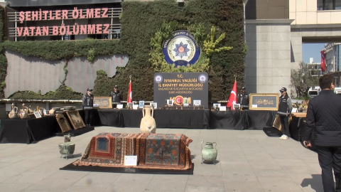 İstanbul'daki tarihi eser operasyonlarında 12 şüpheli yakalandı; 374 eser ve obje ele geçirildi