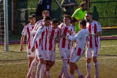 Karşıyaka ile Ayvalıkgücü tur için sahada