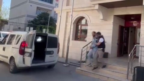 Avcılar'da husumetlisinin evinin önüne tehdit notu ve mermi bırakan şüpheli tutuklandı