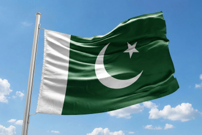 Pakistan'da yolcu otobüsü şarampole yuvarlandı: 4 ölü, 26 yaralı