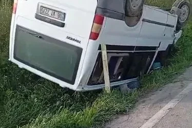 Ankara'da devrilen minibüsün sürücüsü öldü