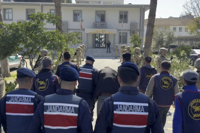 Annesini odunla başına vurup öldüren şüphelinin arkadaşı da tutuklandı