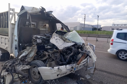 Kamyonet ile TIR çarpıştı: 1 ölü, 1 yaralı