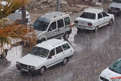 Manisa'da sağanak ve dolu yağışı etkili oldu