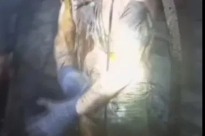 20 yıllık madenciye emeklilik şakası; elbiseleri parçalandı, üzerine yağ döküldü