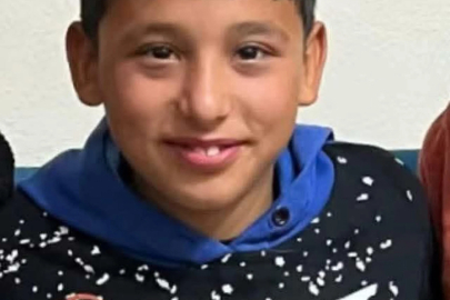 Devrilen traktörün altında kalan çocuk, yaşamını yitirdi