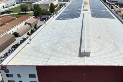 Fabrikada duvar ile malzemeler arasına sıkışan işçi öldü