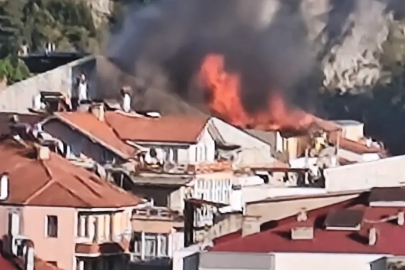 5 katlı binanın çatısı yandı