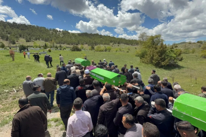 Yozgat'ta kazada ölen 2 öğrenci ile servis şoförü toprağa verildi/Ek fotoğraflar