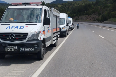 Takla atan otomobildeki 1 kişi öldü, 1 kişi yaralandı; çaya düştüğü değerlendirilen kişi aranıyor