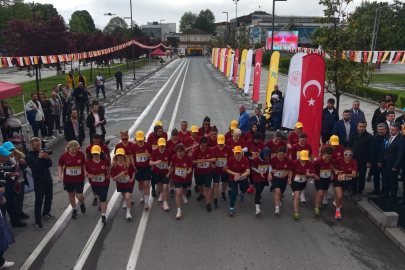 Postacılar yağmur altında yarıştı