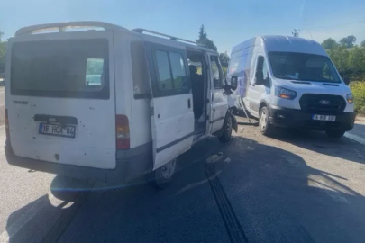 Minibüsler çarpıştı: 4 yaralı
