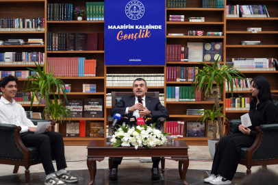 Bakan Tekin, 'Maarifin Kalbinde Gençlik' programında öğrencilerle buluştu