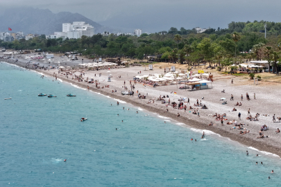 Antalya'da turizm sezonu açıldı; plajda 1 günün maliyeti 1500 TL
