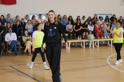 Meryem Boz, kadın hükümlü ve tutuklularla bir araya geldi