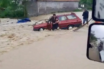 Bartın'da yağmur sonrası denizin rengi değişti (3)