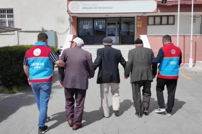 Erzincan’da öğrencilerden yaşlılara bayram bakımı
