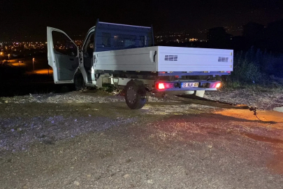 Kamyoneti şarampole uçan sürücü, alkol testini reddetti; 150 bin TL ceza kesildi