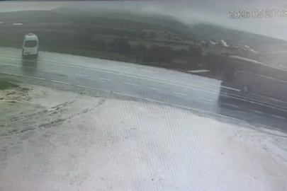 Minibüs şarampole devrildi; 2 yaralı