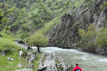 Muş’ta çaya düşen kadını arama çalışmaları sürüyor