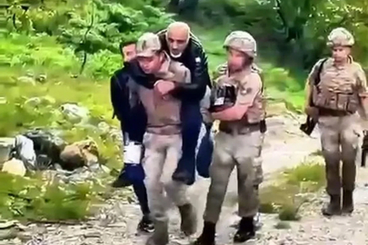 Ayağı burkulunca arazide mahsur kaldı, jandarma sırtında taşıyıp kurtardı