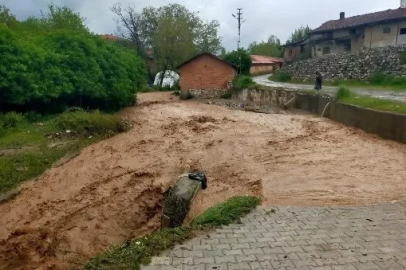 Çorum'da dolu ve sağanak sele neden oldu