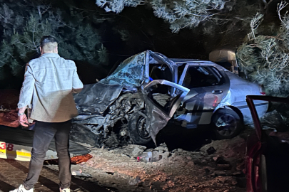 Adana'da iki otomobil çarpıştı: 2 ölü, 3 yaralı