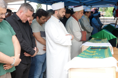 Bayram tatili yolunda kazada ölen çift ile 3 çocuğundan geriye mutluluk fotoğrafları kaldı (2)