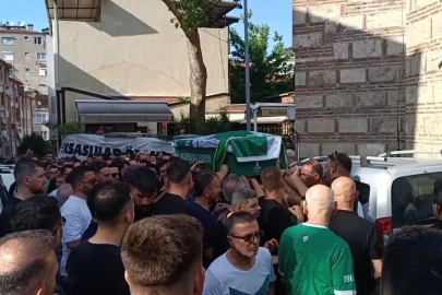 Motosikletiyle refüje çarpıp ölen kuryenin kardeşi de 4 yıl önce motosiklet kazasında ölmüş (2) 