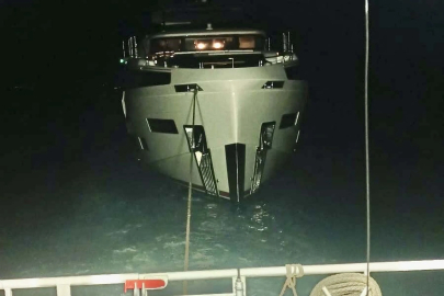 Çanakkale Boğazı'nda sürüklenen tekne kurtarıldı