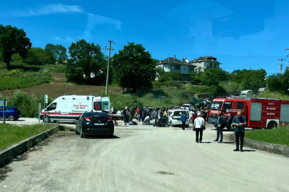 Hafif ticari araç ile otomobil çarpıştı; 5’i ağır, 8 yaralı