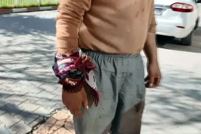 Kurban keserken bıçakla kendini yaraladı