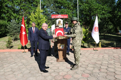Bakan Güler, Yunanistan sınırında Mehmetçikle bayramlaştı