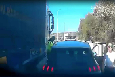 TIR’ın çarptığı uzman çavuş yaralandı; kaza kamerada