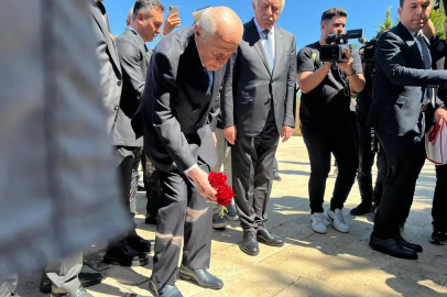Bahçeli, Ülkücü Şehitler Anıtı'nı ziyaret etti