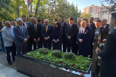 Bahçeli, Türkeş'in mezarını ziyaret etti