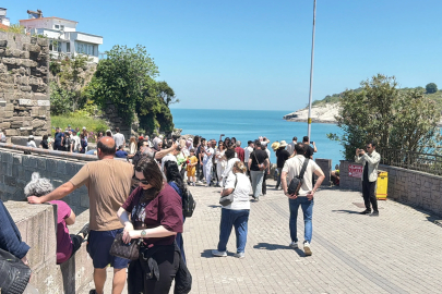 Amasra'da bayram yoğunluğu; 5 günde 25 bin 308 araç girişi oldu