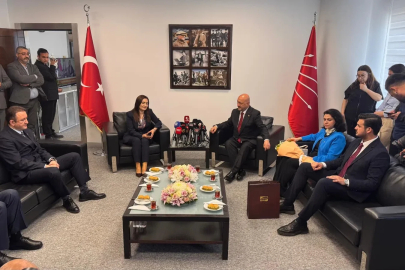 AK Parti ve CHP, 3 bayram sonra bayramlaştı (3)