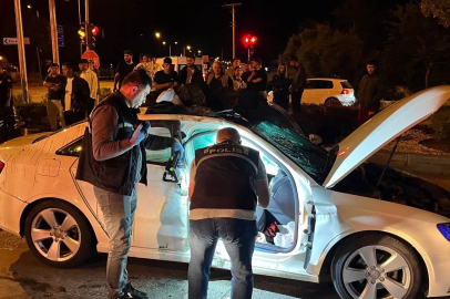 Motosikletle otomobil çarpıştı: 1 ölü, 3 yaralı